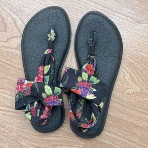 Yoga sling Sanuk sandals